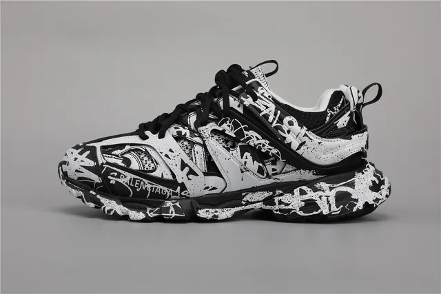 بالنسياغا Track Trainer Graffiti Print أسود أبيض حذاء رياضي سميك 9