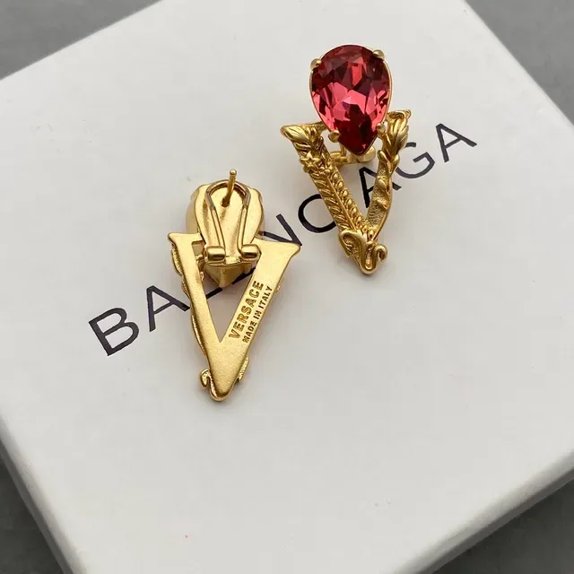 Balenciaga V-Motif গোলাপি ক্রিস্টাল গোল্ড-টোন ইয়ারিংস 3