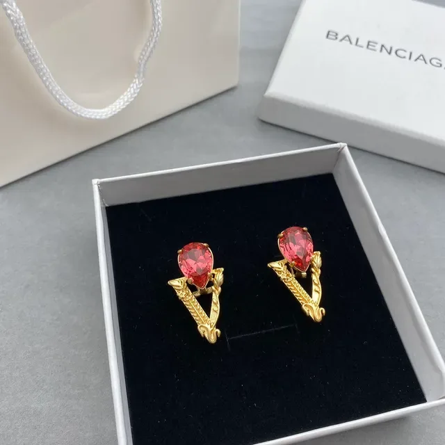 Balenciaga V-Motif গোলাপি ক্রিস্টাল গোল্ড-টোন ইয়ারিংস 4