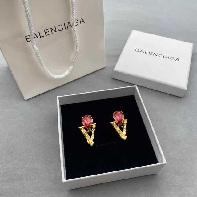 Balenciaga V-Motif গোলাপি ক্রিস্টাল গোল্ড-টোন ইয়ারিংস 5