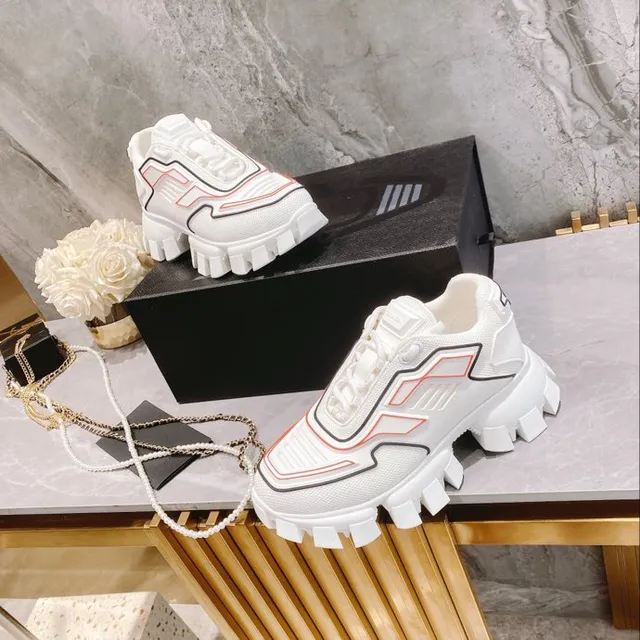 Balenciaga branco e vermelho sola lug malha e sobreposição sintética tênis chunky 3
