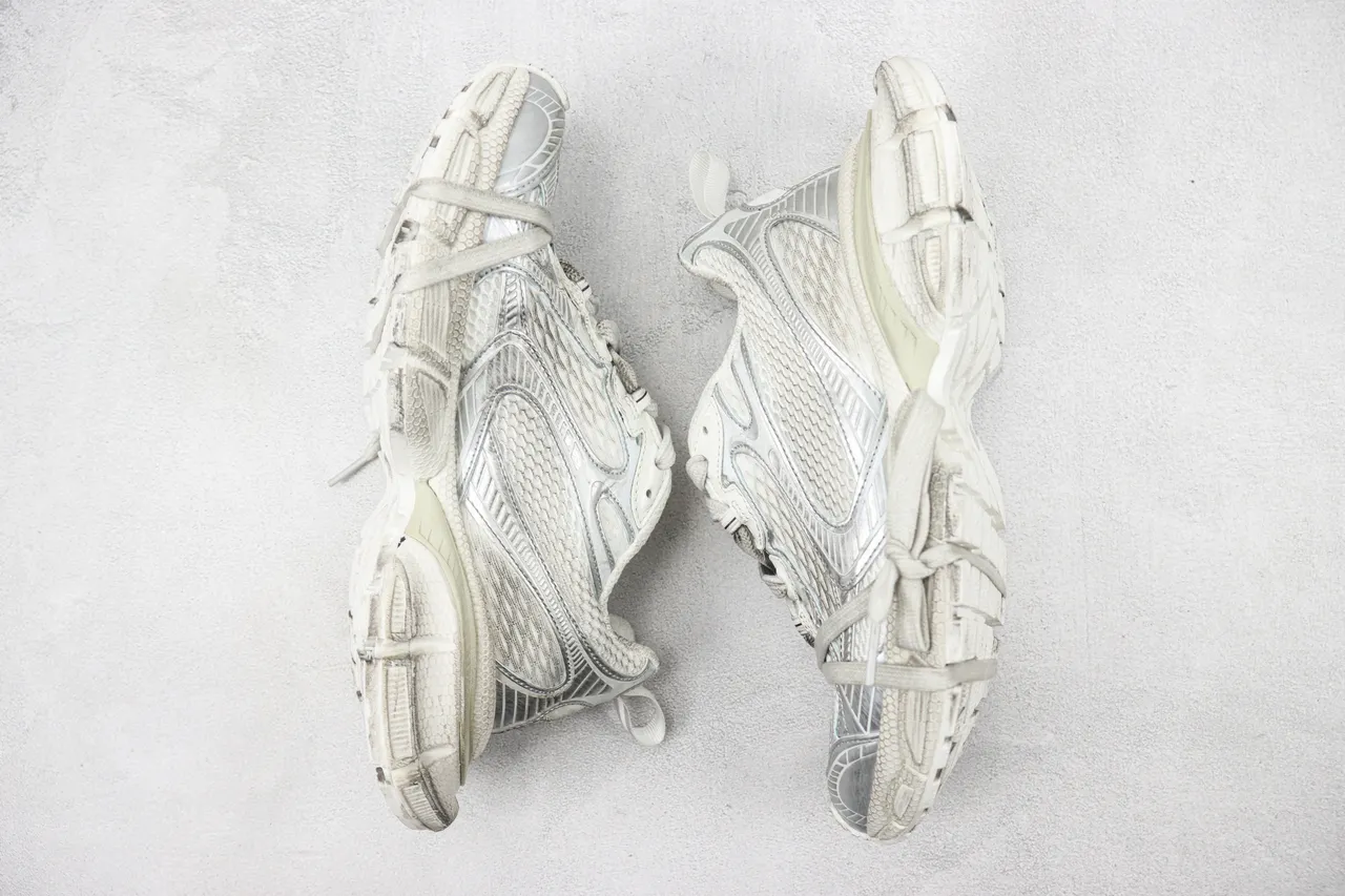 Balenciaga Sneakers Chunky avec semelle blanche et argentée, maille stratifiée et synthétique métallique 2