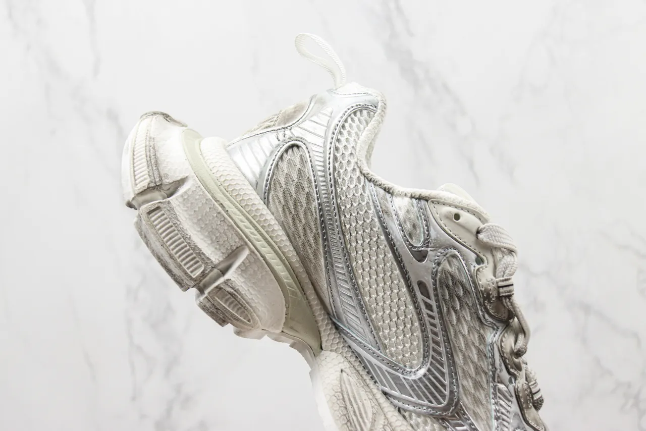 Balenciaga Sneakers Chunky avec semelle blanche et argentée, maille stratifiée et synthétique métallique 5