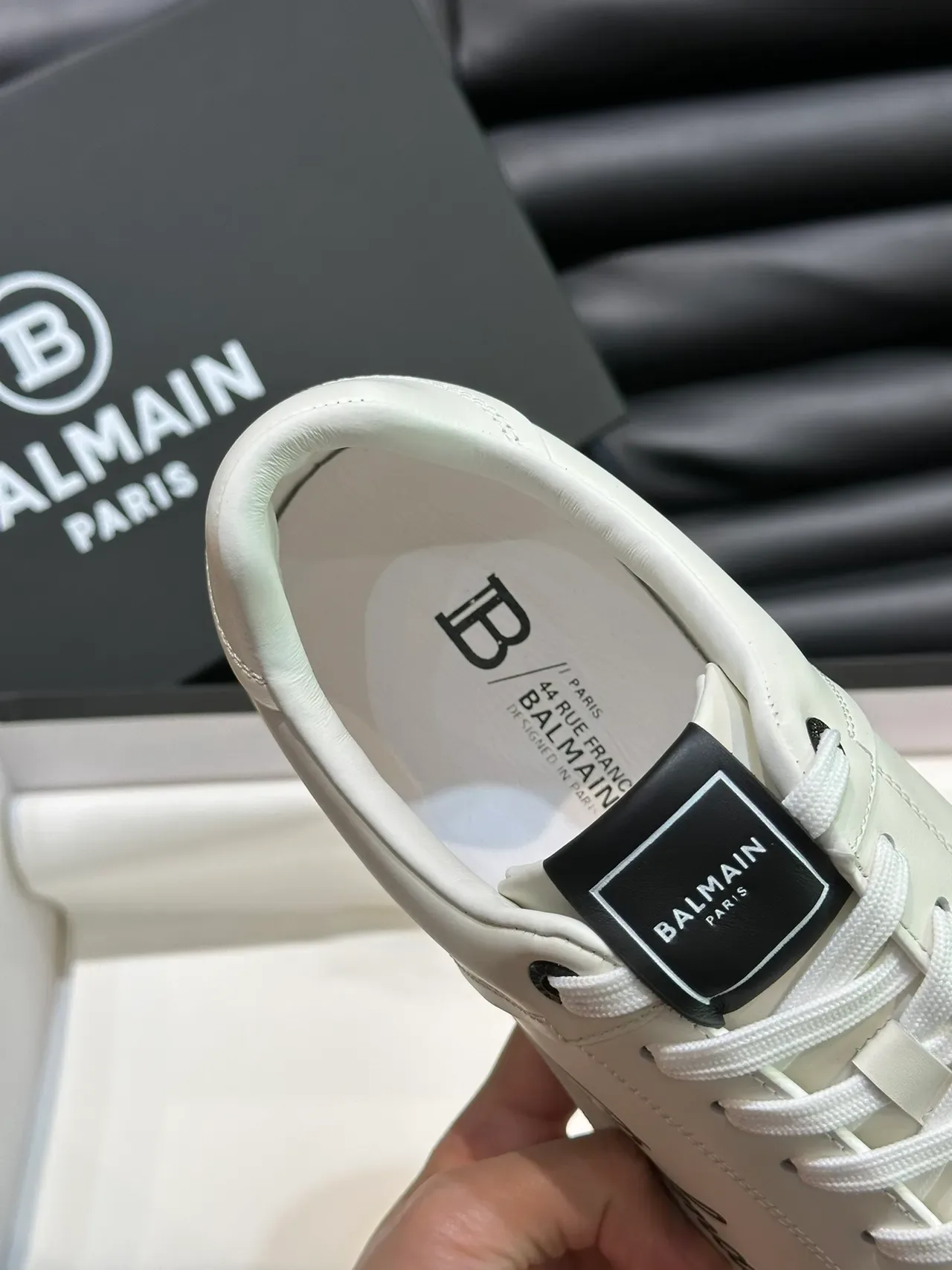 Balmain 白黑皮革鞋面花体字 Logo 生活休闲鞋 4
