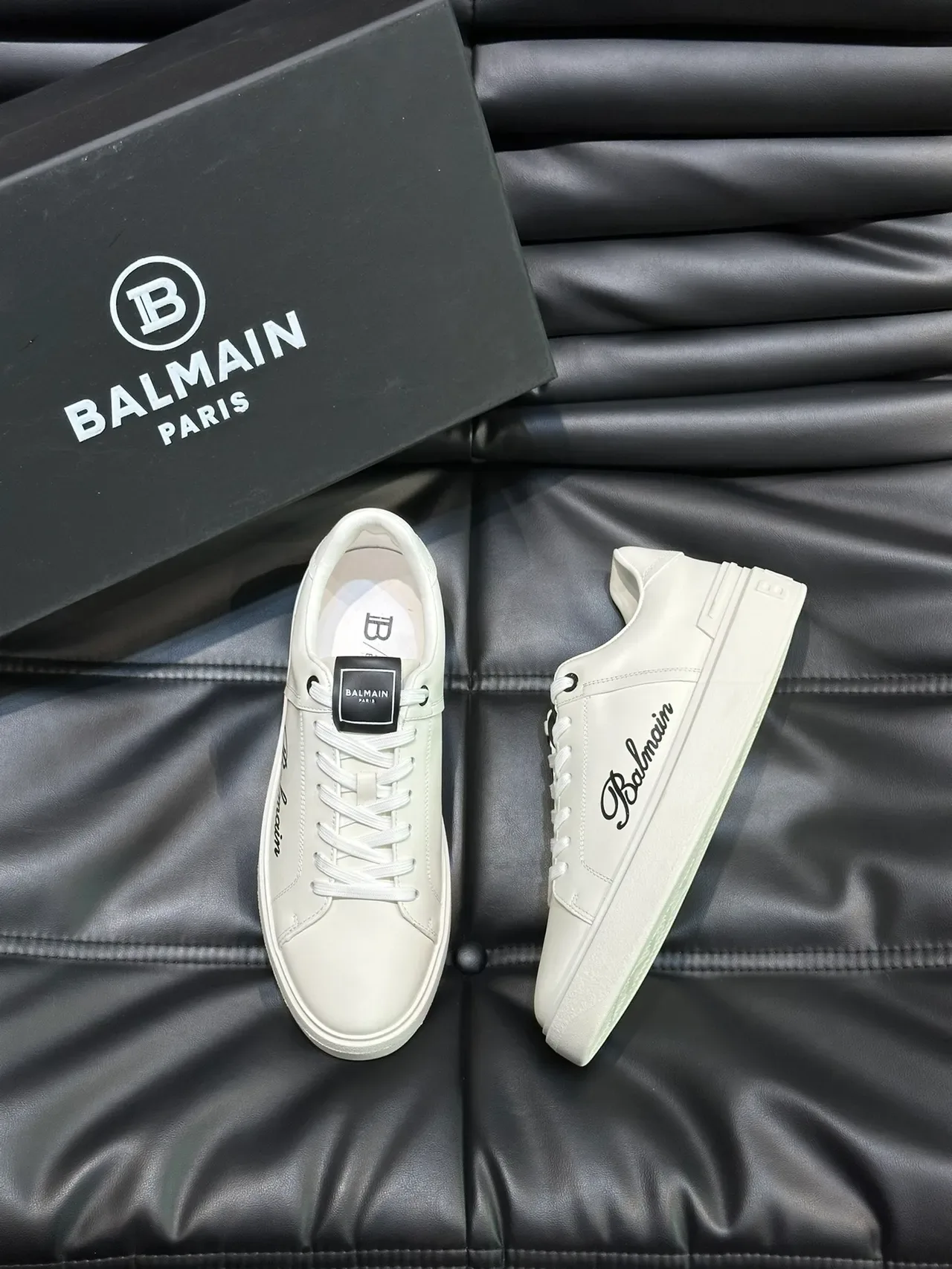 Balmain 白黑皮革鞋面花体字 Logo 生活休闲鞋 5