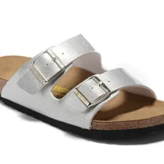 Birkenstock Arizona मेटैलिक सिल्वर कैजुअल सैंडल