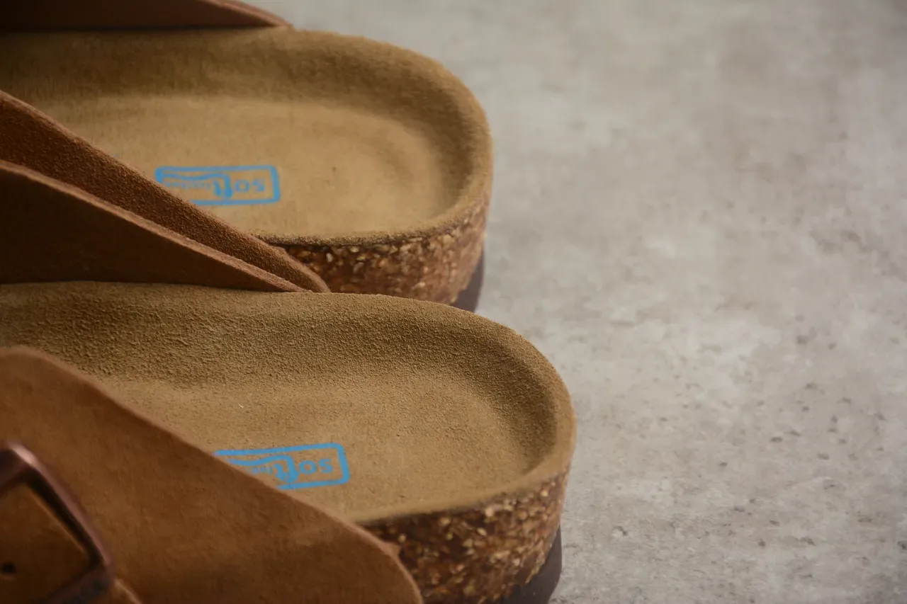 Birkenstock Arizona زلابية من السويد بلون بني 5
