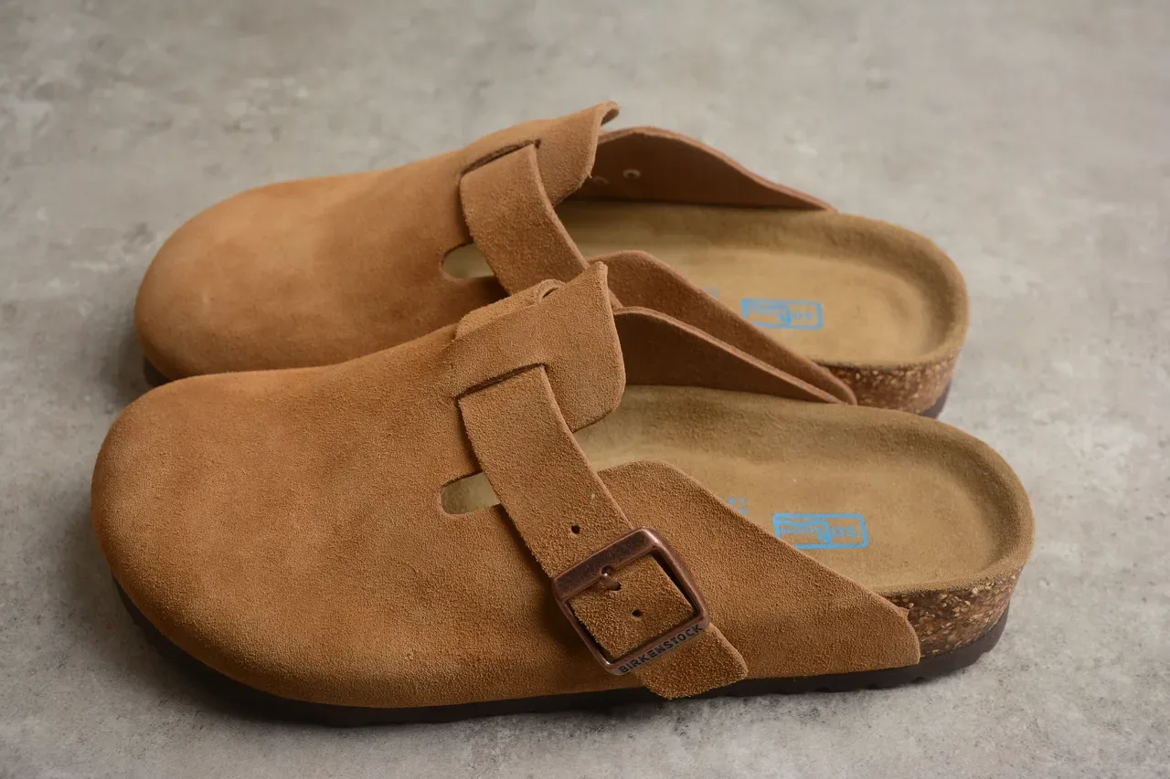 Birkenstock Arizona زلابية من السويد بلون بني 8
