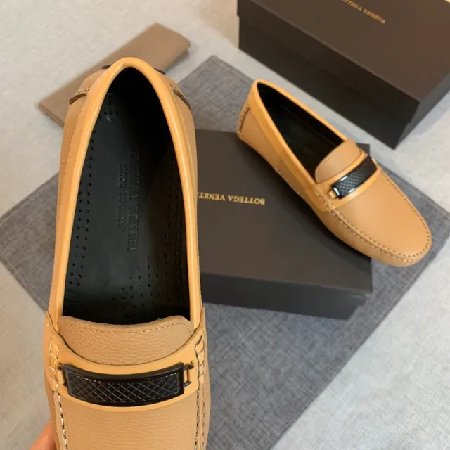 Bottega Veneta Andiamo Beige খনখনে চামড়া লুফার 2