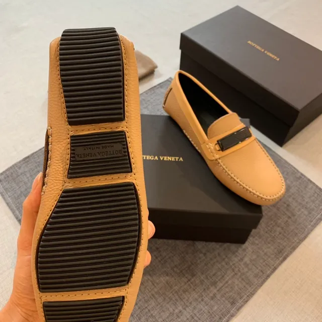 Bottega Veneta Andiamo Beige খনখনে চামড়া লুফার 3
