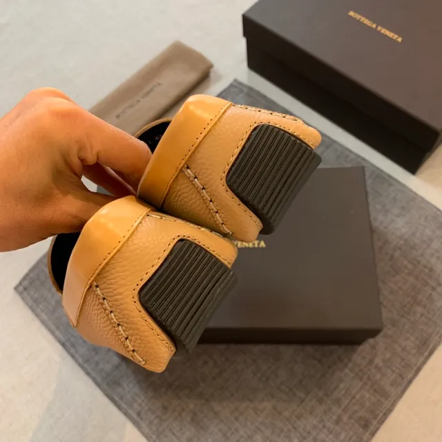 Bottega Veneta Andiamo Beige খনখনে চামড়া লুফার 4