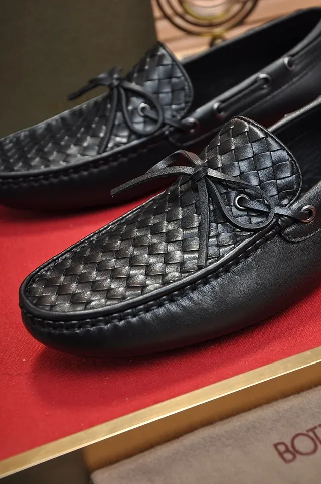 Bottega Veneta Andiamo Mocassim Preto Couro Intrecciato com Detalhe de Laço 2