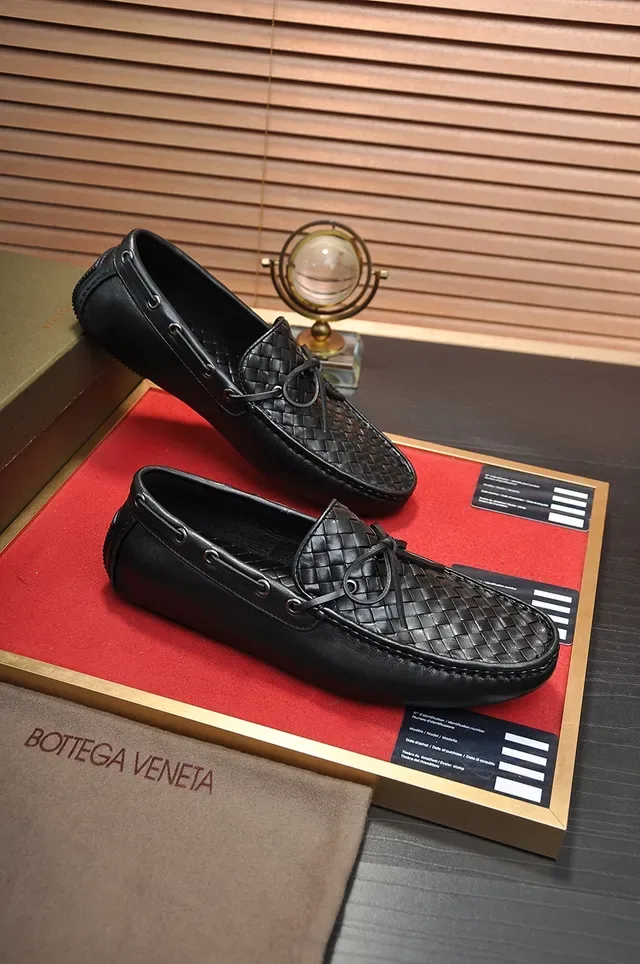 Bottega Veneta Andiamo Mocassim Preto Couro Intrecciato com Detalhe de Laço 4