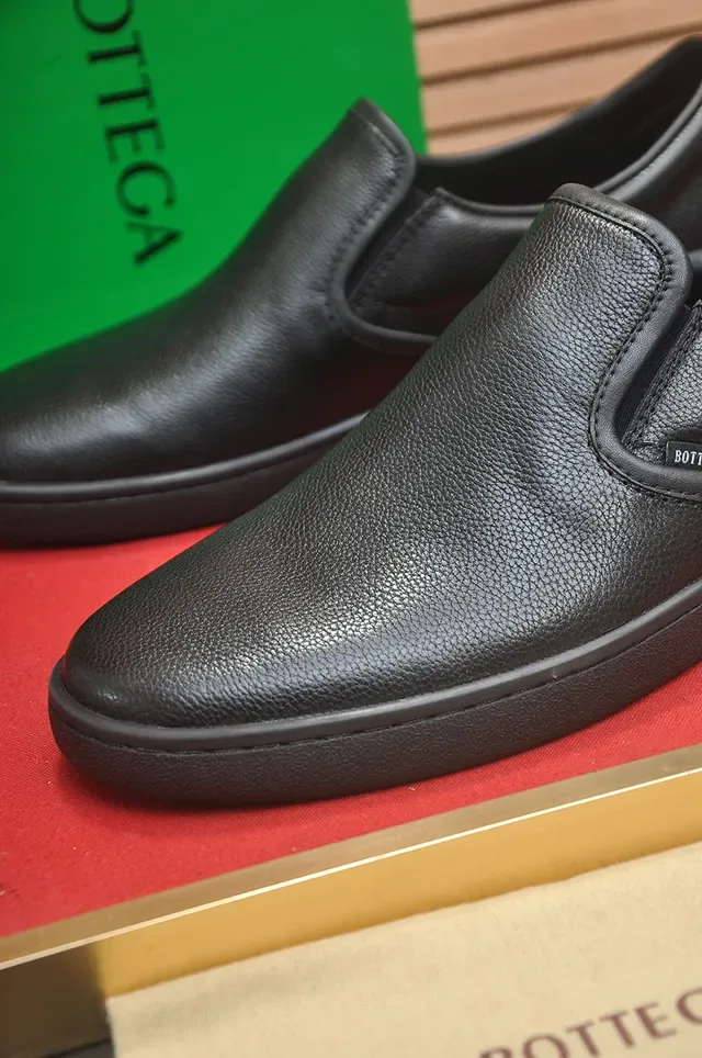 Bottega Veneta Andiamo কালো পীবল্ড লেদার স্লিপ-অন লোফার 2