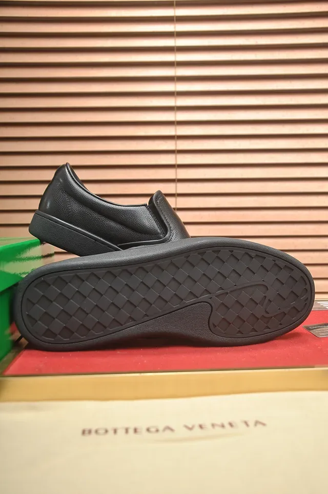 Bottega Veneta Andiamo কালো পীবল্ড লেদার স্লিপ-অন লোফার 3
