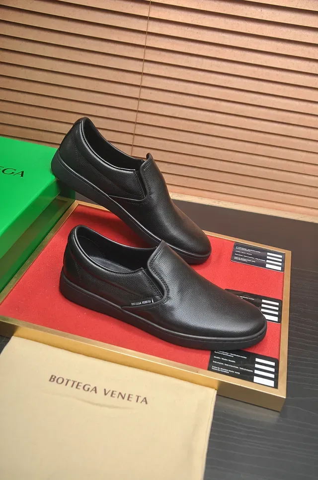 Bottega Veneta Andiamo কালো পীবল্ড লেদার স্লিপ-অন লোফার 4