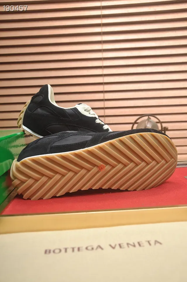 Bottega Veneta أحذية رياضية سوداء وأوف-وايت بانلد كاجوال 2