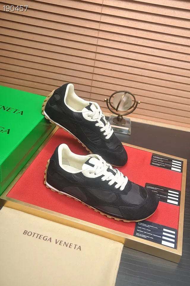 Bottega Veneta أحذية رياضية سوداء وأوف-وايت بانلد كاجوال 5