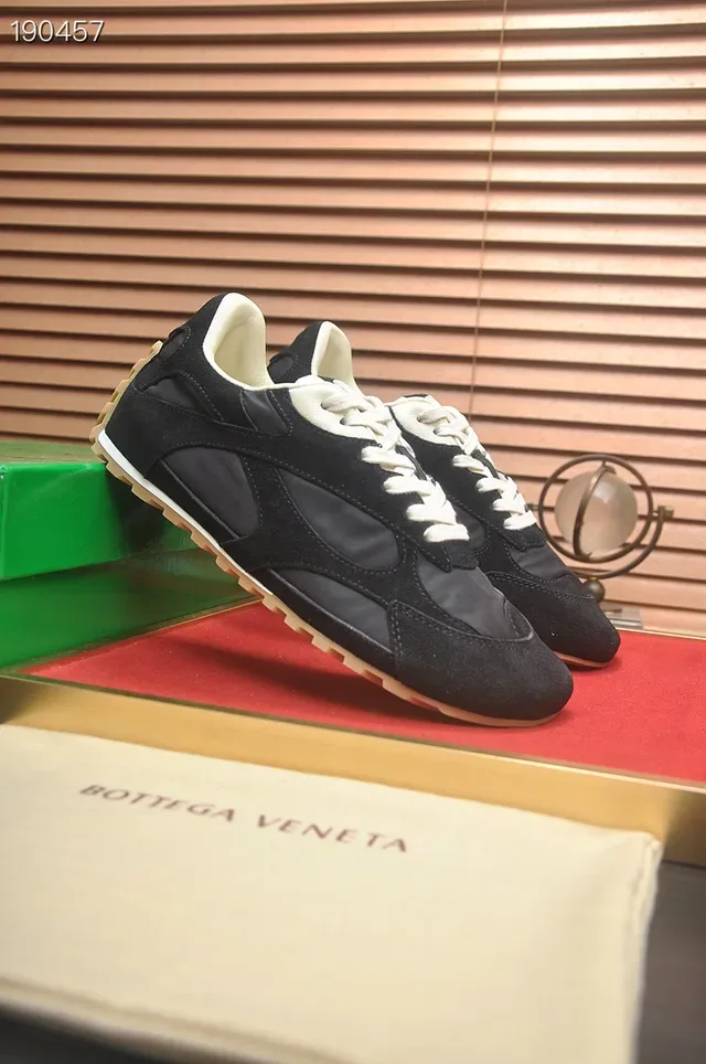 Bottega Veneta أحذية رياضية سوداء وأوف-وايت بانلد كاجوال 8
