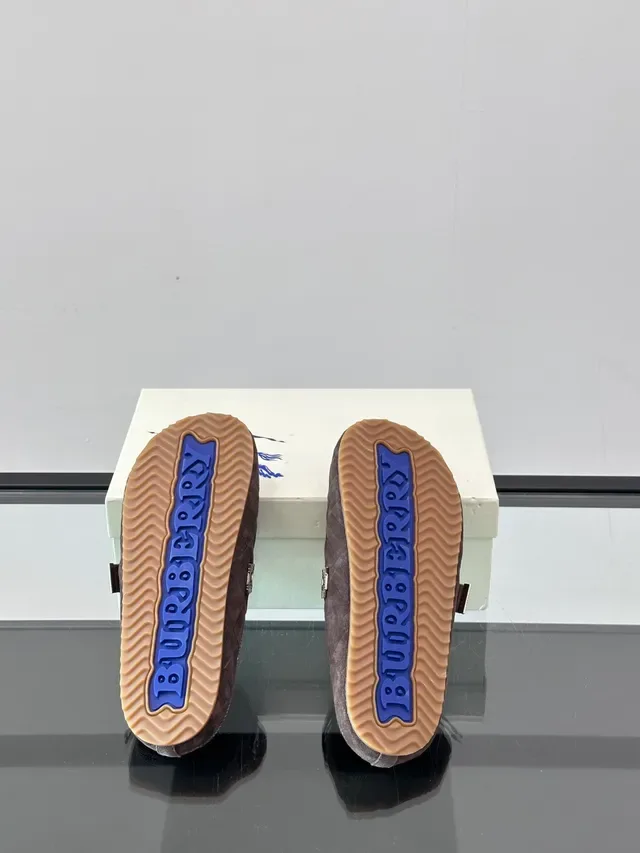 Bottega Veneta বাদামী বেগুনি কুইল্টেড Intrecciato সুড বাকেল স্ট্র্যাপ লোফার 2