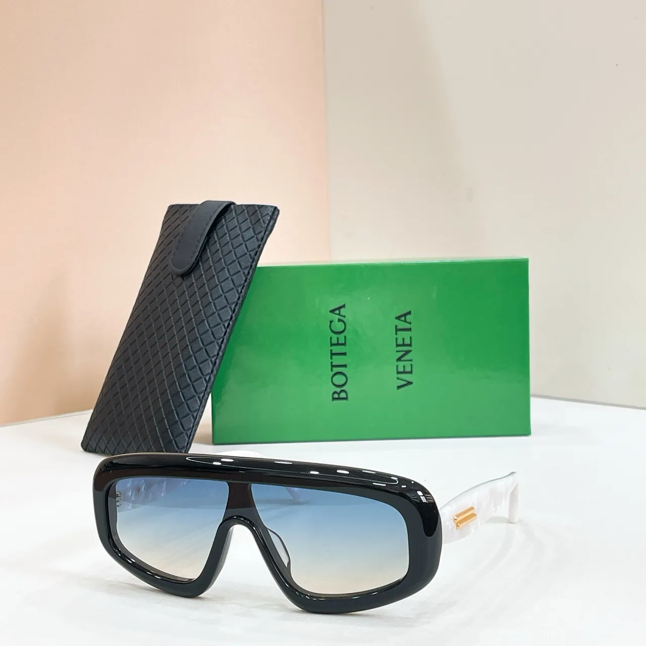 Bottega Veneta Oversized Shield Black Gold Frame Glossy Acetate Sunglasses 4