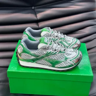 Bottega Veneta Runner সবুজ এবং রূপালি ধাতব জীবনযাত্রার জুতা