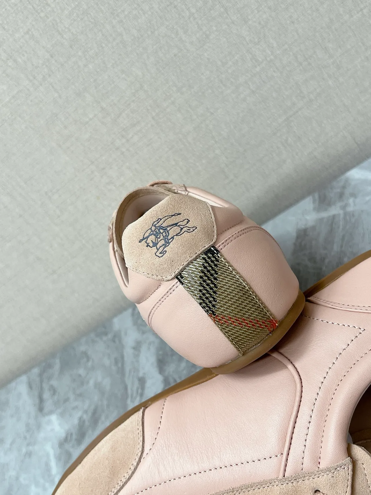 Burberry 米色棕色 低帮 麂皮革拼接 生活方式运动鞋 3