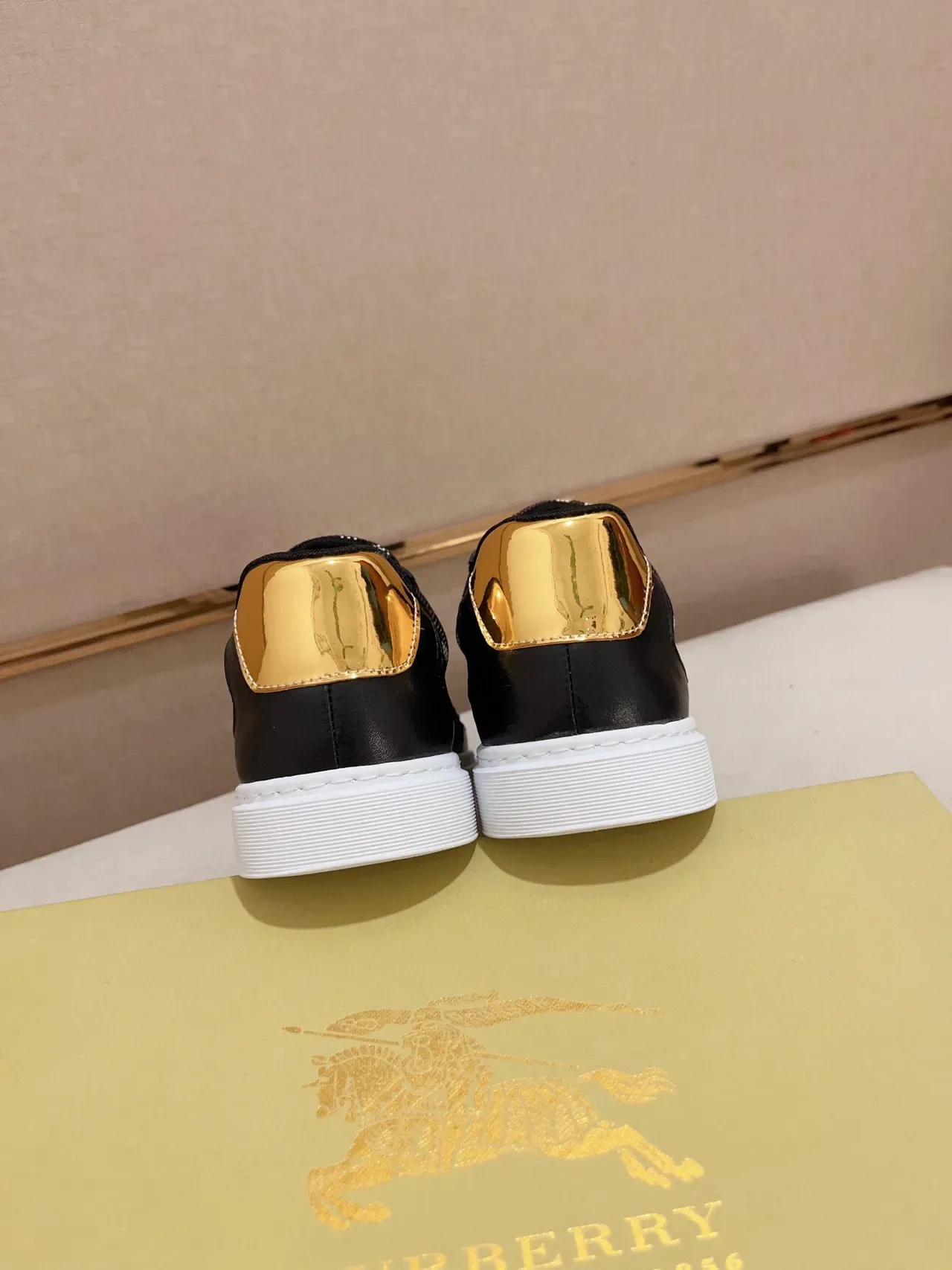 Burberry Black Beige Check-Pattern Upper Leather-and-Mesh Construction Lifestyle Sneakers 3
