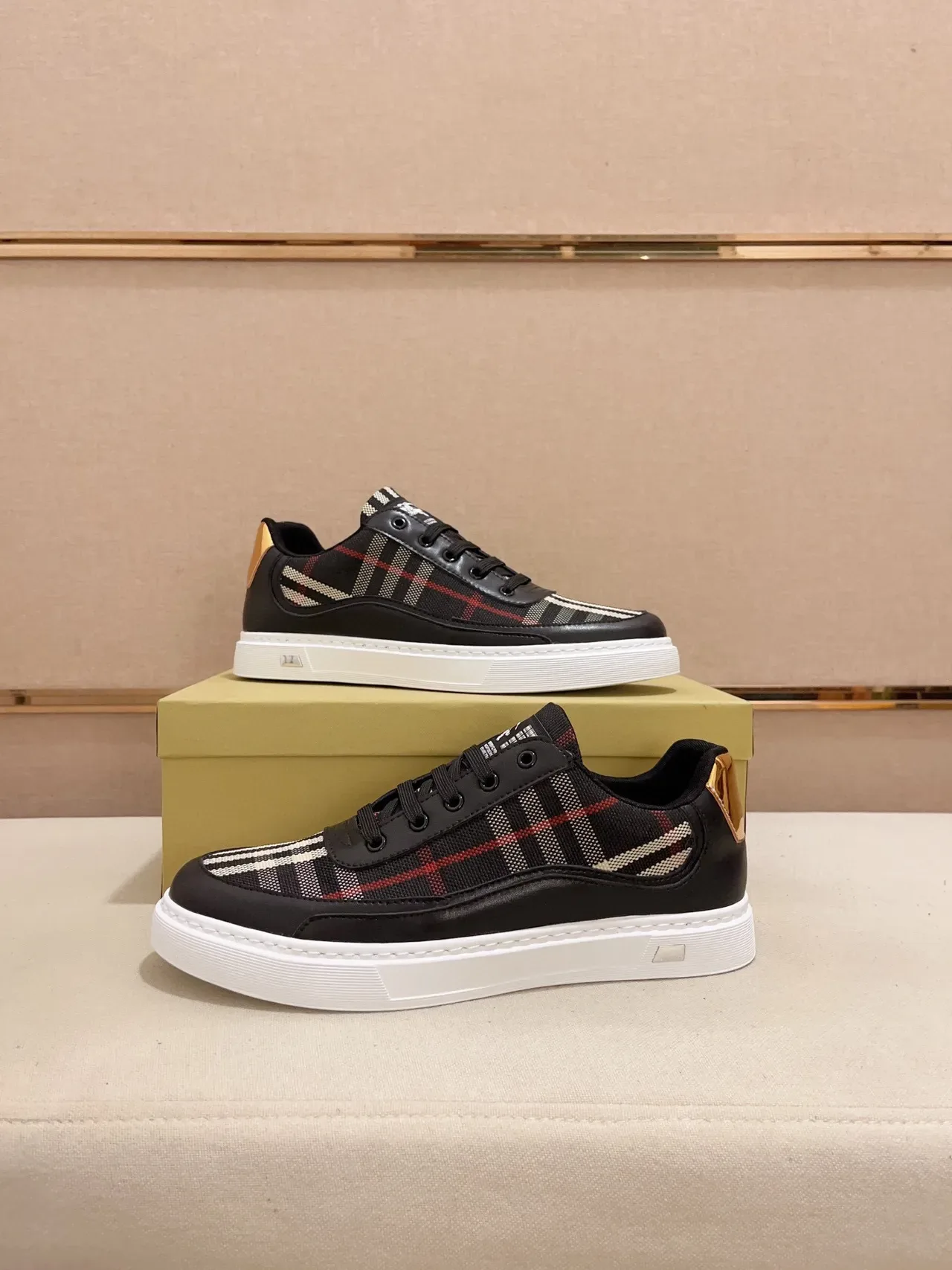 Burberry Black Beige Check-Pattern Upper Leather-and-Mesh Construction Lifestyle Sneakers 4