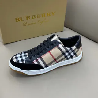 Burberry أسود بيج أحذية لايف ستايل منخفضة التوب مع علوة نسيج مربعات