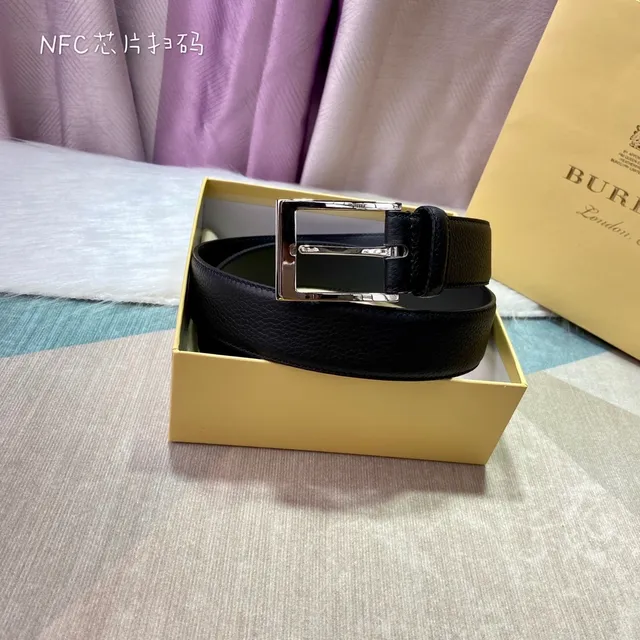 Burberry حزام جلد أسود ذهبي حبيبي مستطيل مشبك 2