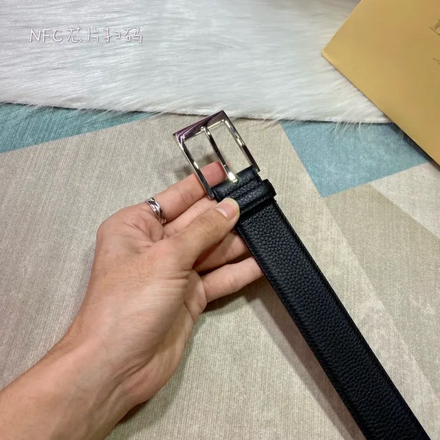 Burberry حزام جلد أسود ذهبي حبيبي مستطيل مشبك 3