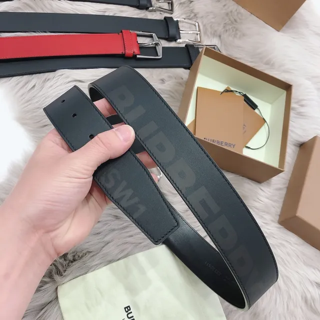 Burberry Ceinture en Cuir Noir et Rouge Lisse Plein Grain Rectangulaire Boucle Argentée 2