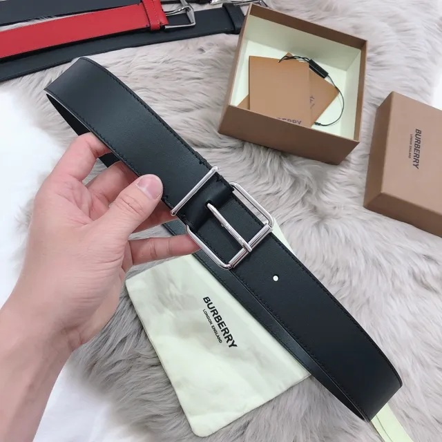 Burberry Ceinture en Cuir Noir et Rouge Lisse Plein Grain Rectangulaire Boucle Argentée 4