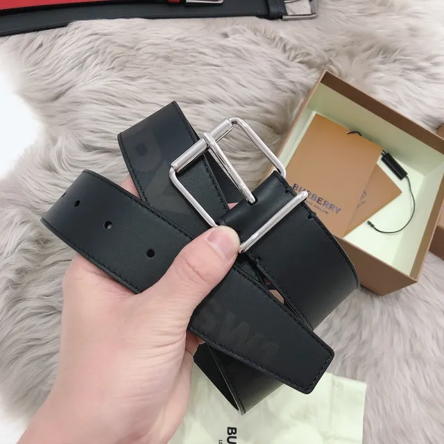 Burberry Ceinture en Cuir Noir et Rouge Lisse Plein Grain Rectangulaire Boucle Argentée 5