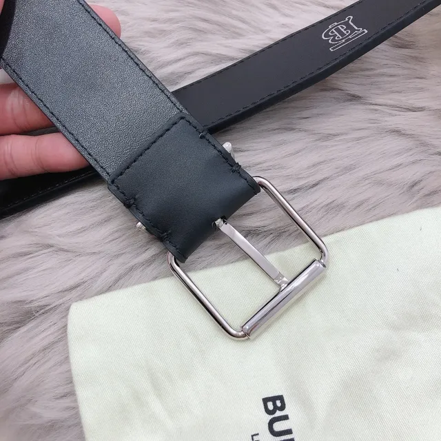 Burberry Ceinture en Cuir Noir et Rouge Lisse Plein Grain Rectangulaire Boucle Argentée 6