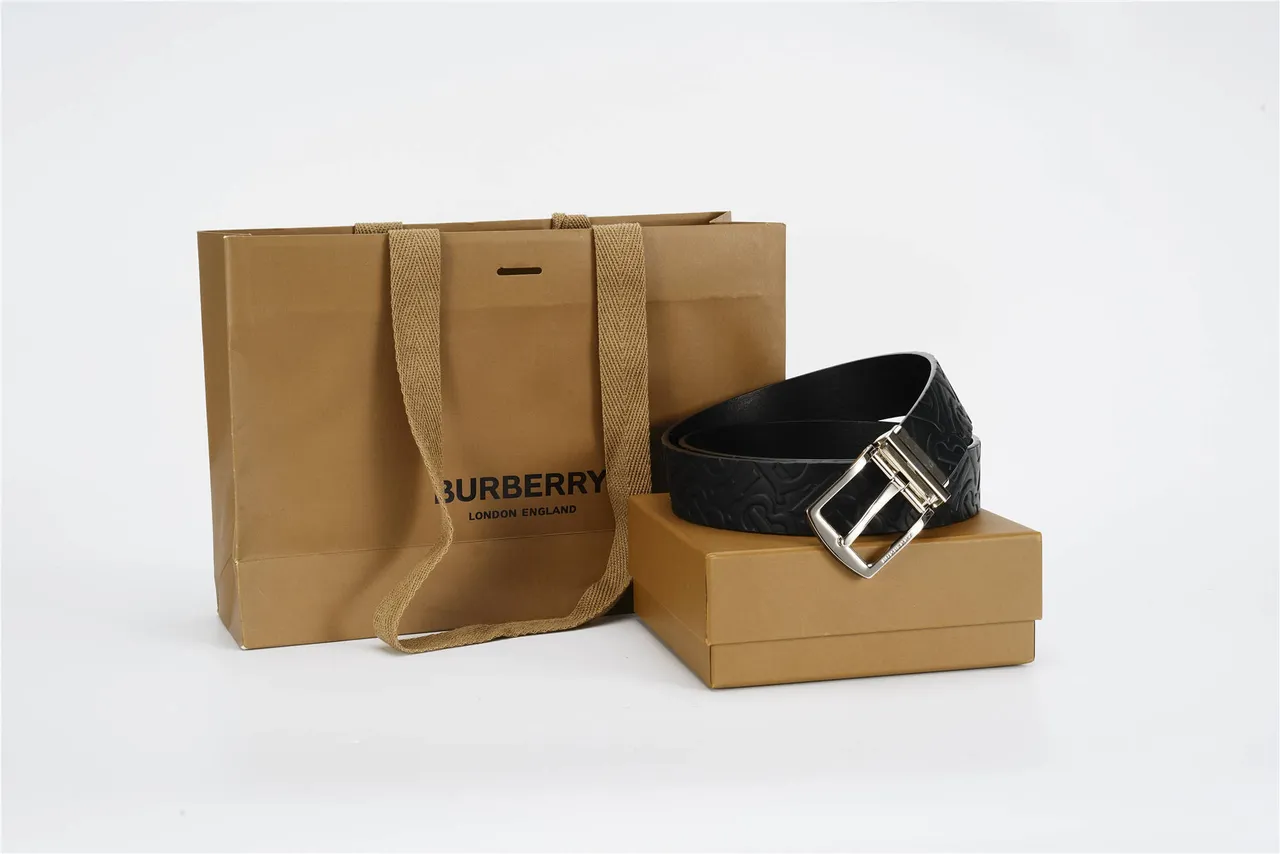 Burberry 黑色银色 压花字母印花 可翻转扣头 皮革腰带 5