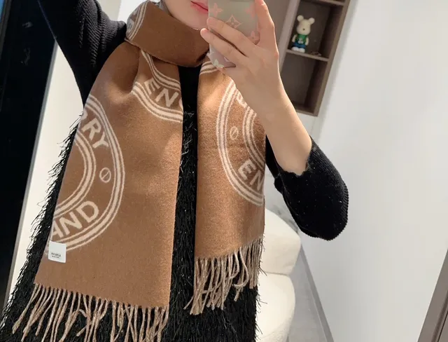 Burberry 棕米 双面 印花 羊绒围巾 2