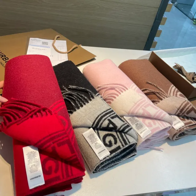 Burberry 棕米 双面 印花 羊绒围巾 3
