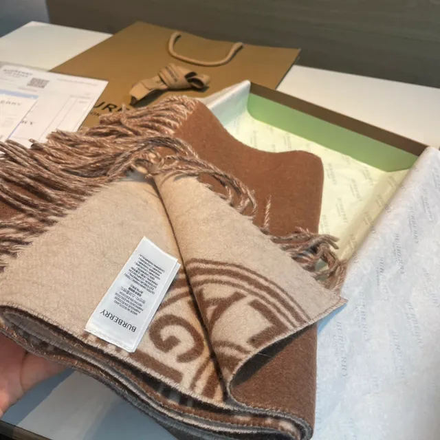 Burberry 棕米 双面 印花 羊绒围巾 7