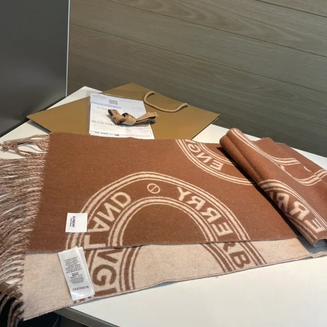 Burberry 棕米 双面 印花 羊绒围巾 8