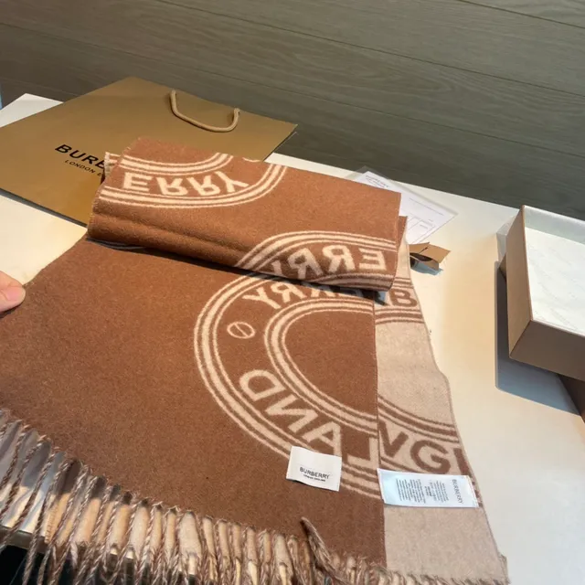 Burberry 棕米 双面 印花 羊绒围巾 9