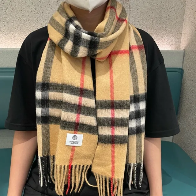Burberry Classic Check بيج أسود أبيض أحمر كشمير شال 2
