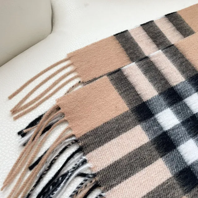 Burberry Classic Check بيج أسود أبيض أحمر كشمير شال 8