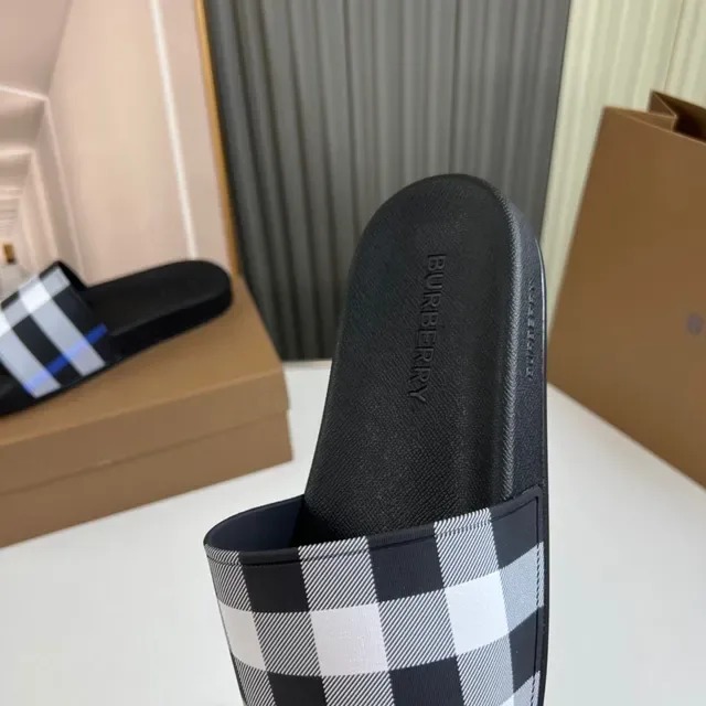 Burberry Gingham Check Slide Slipper 8