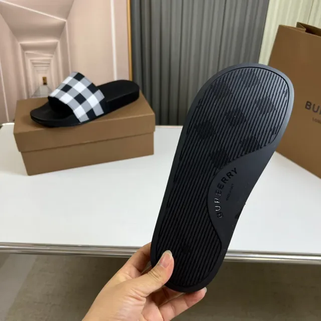 Burberry Gingham Check Slide Slipper 9