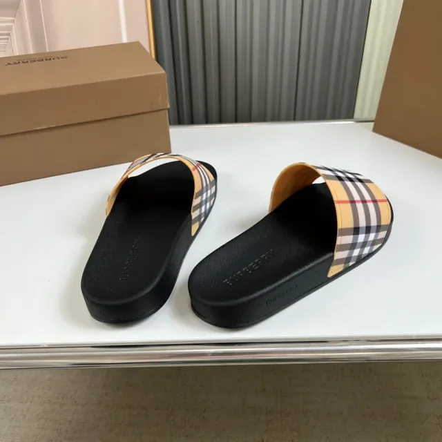 Burberry House Check Slide Slipper 5