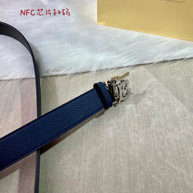 Burberry Knight Ceinture en cuir réversible marine 7
