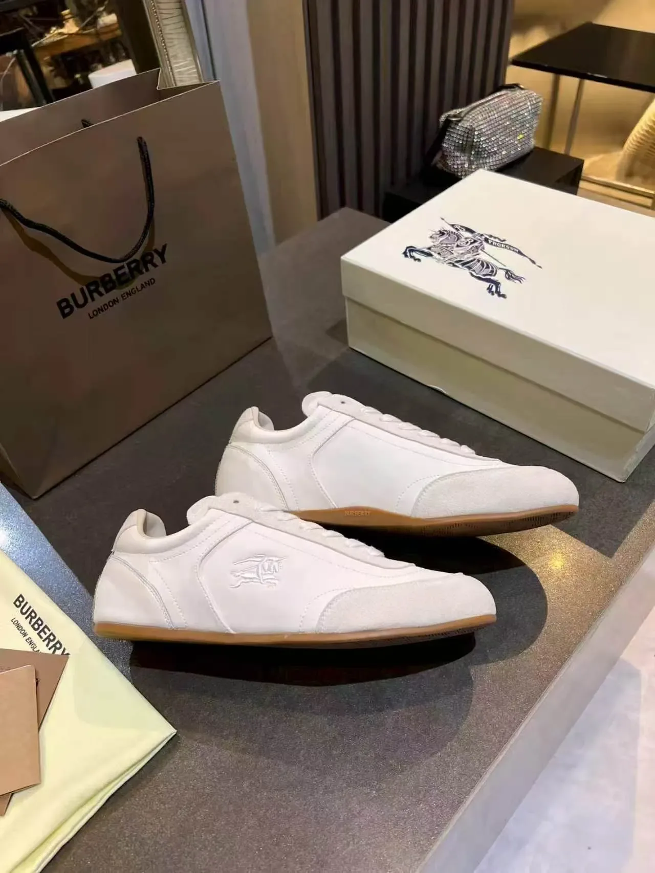 Burberry Knight أبيض جلد سويدي لايف ستايل سنیکرز 2