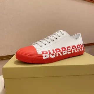 Burberry Logo-Print أبيض وأحمر سينيكرز لايف ستايل